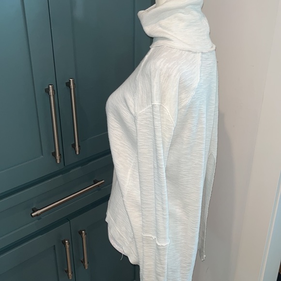 EUC We the Free Free People Split Back Turtleneck in Ivory - Picture 4 of 6